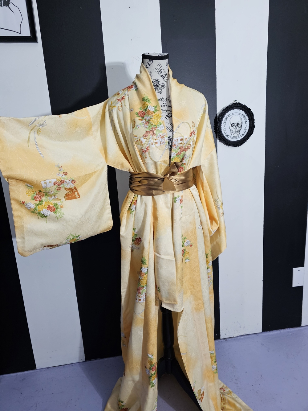 Vintage Handmade Yellow-Cream Floral Kimono Robe with Gold Sash